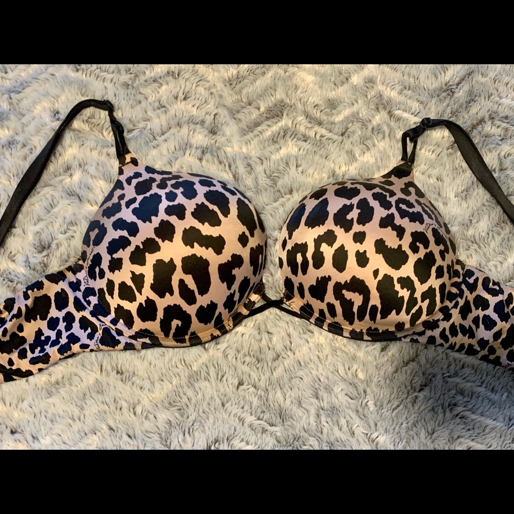 Sexy cheetah print Vs bombshell bra adds two cup sizes!